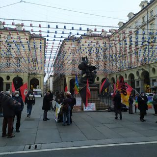 Sindacati di base, Rifondazione Comunista e anarchici in piazza a Torino contro il carovita