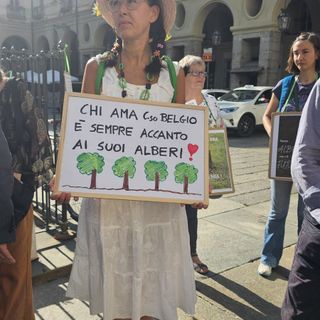 Una immagine della protesta di stamattina di fronte al Municipio