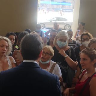 protesta donne delle pulizie davanti alla regione
