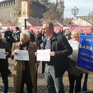 Oltre 150 giornalisti sotto la prefettura: &quot;La libertà è sacra, non chiediamo altro&quot; (FOTO e VIDEO)