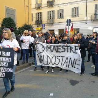 Torino, un centinaio le maestre in corteo contro la sentenza del Consiglio di Stato (FOTO)