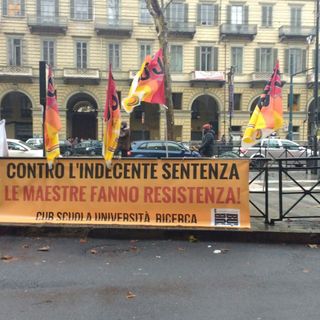 Scuola, un migliaio di maestre protestano in corso Vittorio: paralizzato il centro della città (VIDEO)