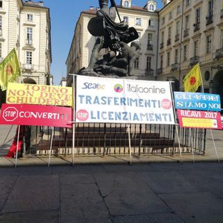 Presidio dei lavoratori di Italiaonline davanti al Comune: &quot;Qua per incontrare Di Maio&quot;. Che però non verrà a Torino