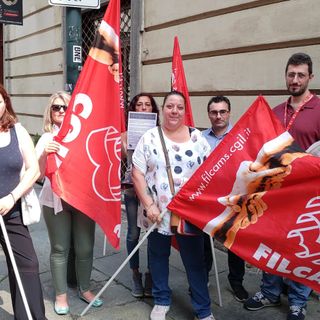 Chiusura della mensa &quot;Borsellino&quot;: la protesta dei lavoratori arriva davanti a Palazzo Lascaris (VIDEO)