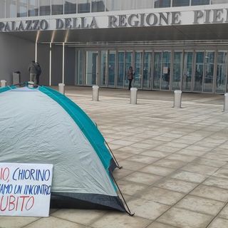 Disoccupati e precari in tenda di fronte alla Regione: &quot;Chiediamo assunzioni e sostegni al reddito&quot;