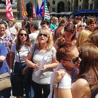 Nei nidi e materne di Torino mancano oltre 150 maestre e amministrativi: proteste davanti al Comune (FOTO e VIDEO)