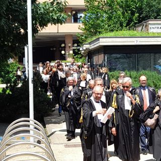 corteo avvocati fuori da Palagiustizia