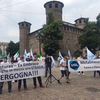 A Torino scendono in piazza i metalmeccanici Ugl: “Chiediamo il blocco dei licenziamenti per tutto il 2020 e prolungamento Naspi” [FOTO e VIDEO]