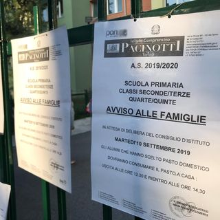 Caos mensa e panino da casa, alla Manzoni genitori spaesati: “Non sappiamo come comportarci”
