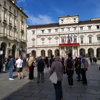 L'orgoglio del Regio sfila davanti al Comune di Torino: i lavoratori del Teatro in piazza [FOTO]
