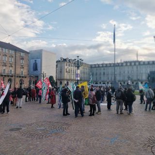 Sindacati della scuola protestano in piazza: &quot;Fare il concorso adesso ci espone a contagi Covid&quot; (FOTO e VIDEO)