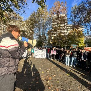 Majorana, studenti in rivolta contro la scuola che cade a pezzi: “Più manutenzione, meno tombe” [FOTO E VIDEO]