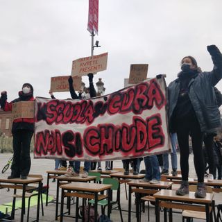 Studenti contro la Dad, la protesta non si ferma e continua alle Superiori: &quot;Basta lezioni da casa&quot; [FOTO e VIDEO]