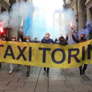 la protesta dei tassisti torinesi