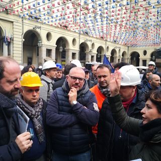 Presidio davanti al Comune: &quot;L'Amministrazione Appendino vuole demolire l'ufficio tecnico&quot;