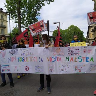 protesta di fronte all'ufficio scolastico regionale