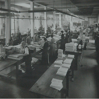 immagine in bianco e nero di un'azienda di tipografia