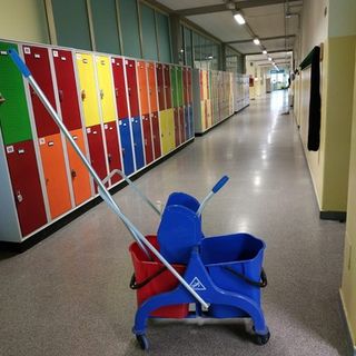 Coronavirus: in attesa della riapertura delle scuole torinesi, al via stamattina la sanificazione