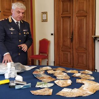 Eroina purissima nascosta in cantina: arrestato un operaio di 43 anni
