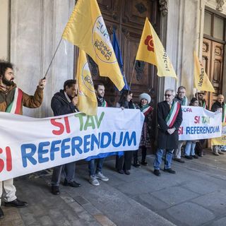 +Europa e Radicali con fasce tricolori per &quot;Sì TAV&quot; e &quot;Sì Referendum&quot;