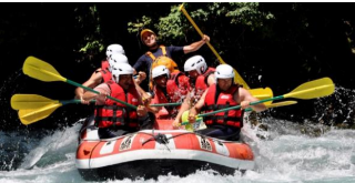 Vivi l'avventura con il rafting allo Stura River Village di Gaiola
