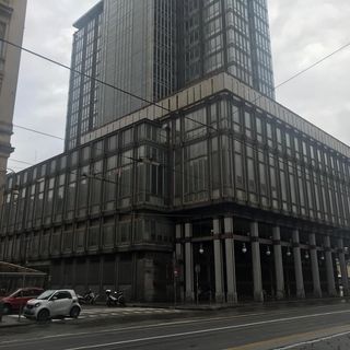 Il grattacielo Rai di via Cernaia di nuovo in vendita