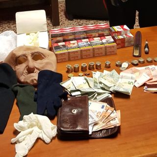 Rapinavano le tabaccherie armati di pistola e bomba a mano (non funzionanti): arrestati dopo un &quot;colpo&quot; in via Montebello