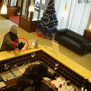 Torino, rapine con pistole sceniche e bombe a mano: presi due malviventi [FOTO-VIDEO]