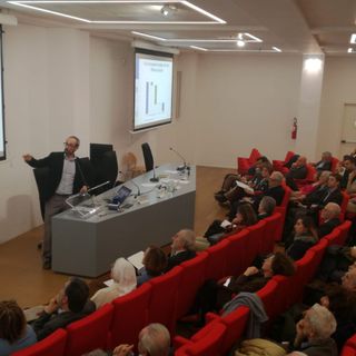 Immigrati? In Europa una persona su dieci lo è, ci somiglia, ma guadagna meno