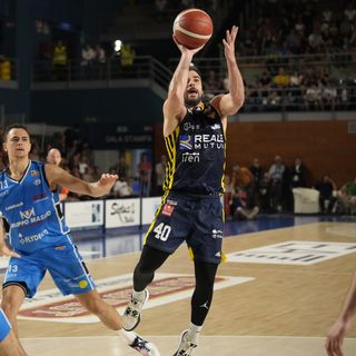 giocatori di basket in azione