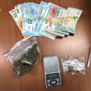 Pusher porta a porta a Grugliasco, ventenne denunciato dagli agenti del commissariato di Rivoli