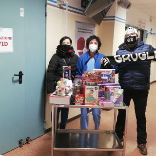Grugliasco, consegnati ai bambini della pediatria di Rivoli i giocattoli acquistati dallo Juventus club Grugliasco