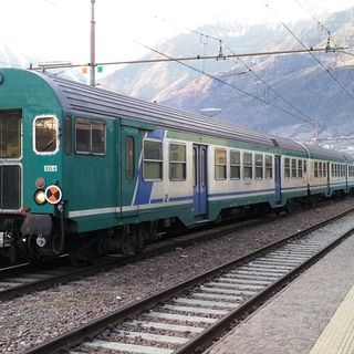 I disagi fioccano sui binari: continuano i problemi per chi viaggia in treno