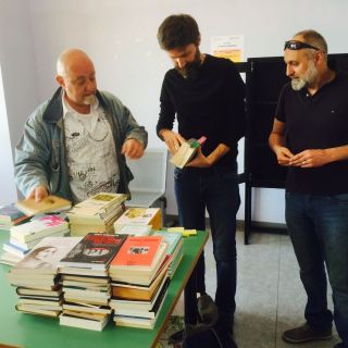 Orbassano, al San Luigi il pubblico di Assemblea Teatro regala libri ai degenti