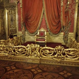 La balaustra torna a splendere: la sala del trono è ancora più bella