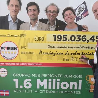 I M5S si tagliano lo stipendio: 195mila euro a 11 associazioni piemontesi