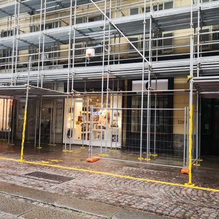 negozi zona piazza carlo felice
