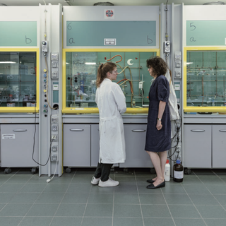 ricercatori in laboratorio ricercatori in laboratorio