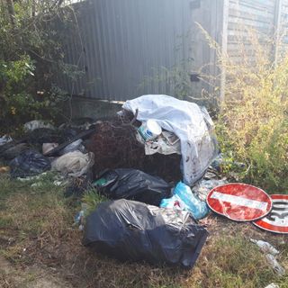 Grugliasco, i Verdi lanciano l'allarme rifiuti abbandonati. Il Comune: &quot;Sono solo pochi incivili, ma stiamo intervenendo&quot;