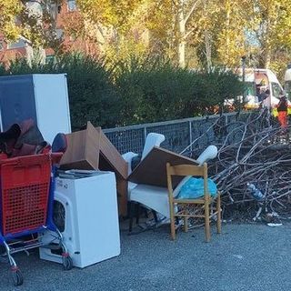 maxi abbandono in via parri