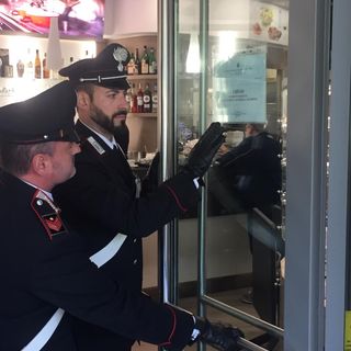 Risse e incontri tra pregiudicati, il questore fa chiudere due bar per 15 giorni