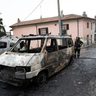 auto data alle fiamme