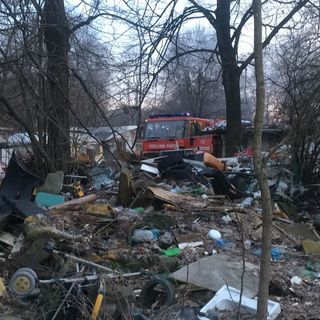 Ancora un rogo al campo rom di via Germagnano, Vigili del Fuoco in azione dal tardo pomeriggio
