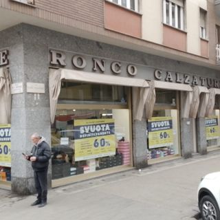 esterno negozio calzature