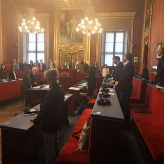 Consiglio comunale, cordoglio per l'ex consigliere Carlo Foppa e l'operatore ecologico Michele Digati