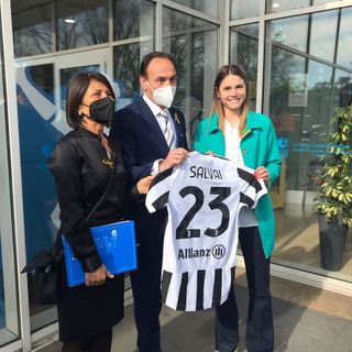 Cecilia Salvai con il presidente Alberto Cirio e la professoressa Franca Fagioli