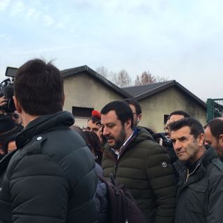 Matteo Salvini in via Germagnano a Torino: &quot;Chiuderemo il campo rom&quot; (FOTO E VIDEO)
