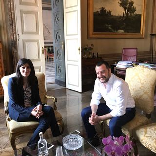 Salvini incontra Appendino: &quot;Io ci sono per riportare la sicurezza nei quartieri di Torino e sgomberare i campi rom&quot; (VIDEO)