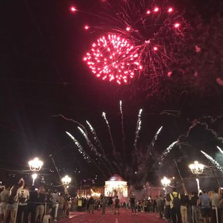 Torino, San Giovanni da sogno: in piazza Vittorio 50.000 persone con il naso all’insù per i fuochi d’artificio
