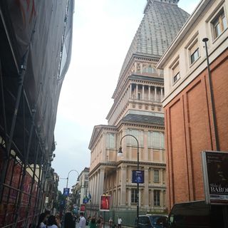 Niente folla in centro a Torino per il San Giovanni del Coronavirus